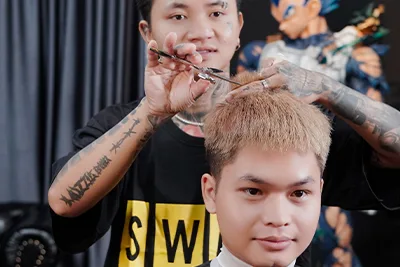 2. Cắt tạo kiểu với
Barber chính hiệu