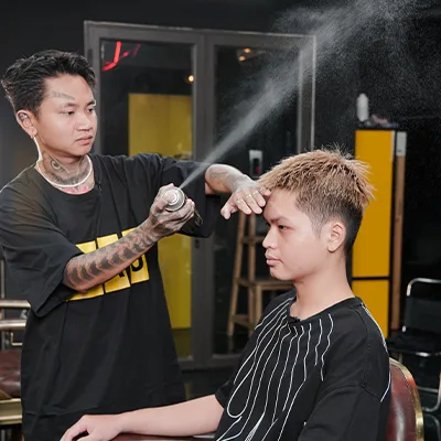 5. Vuốt sáp - xịt gôm
mãi đẹp trai