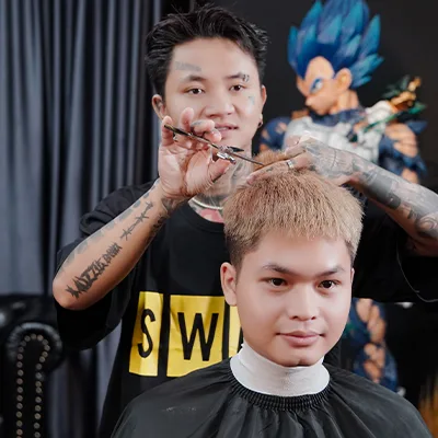 2. Cắt tạo kiểu với
Barber chính hiệu